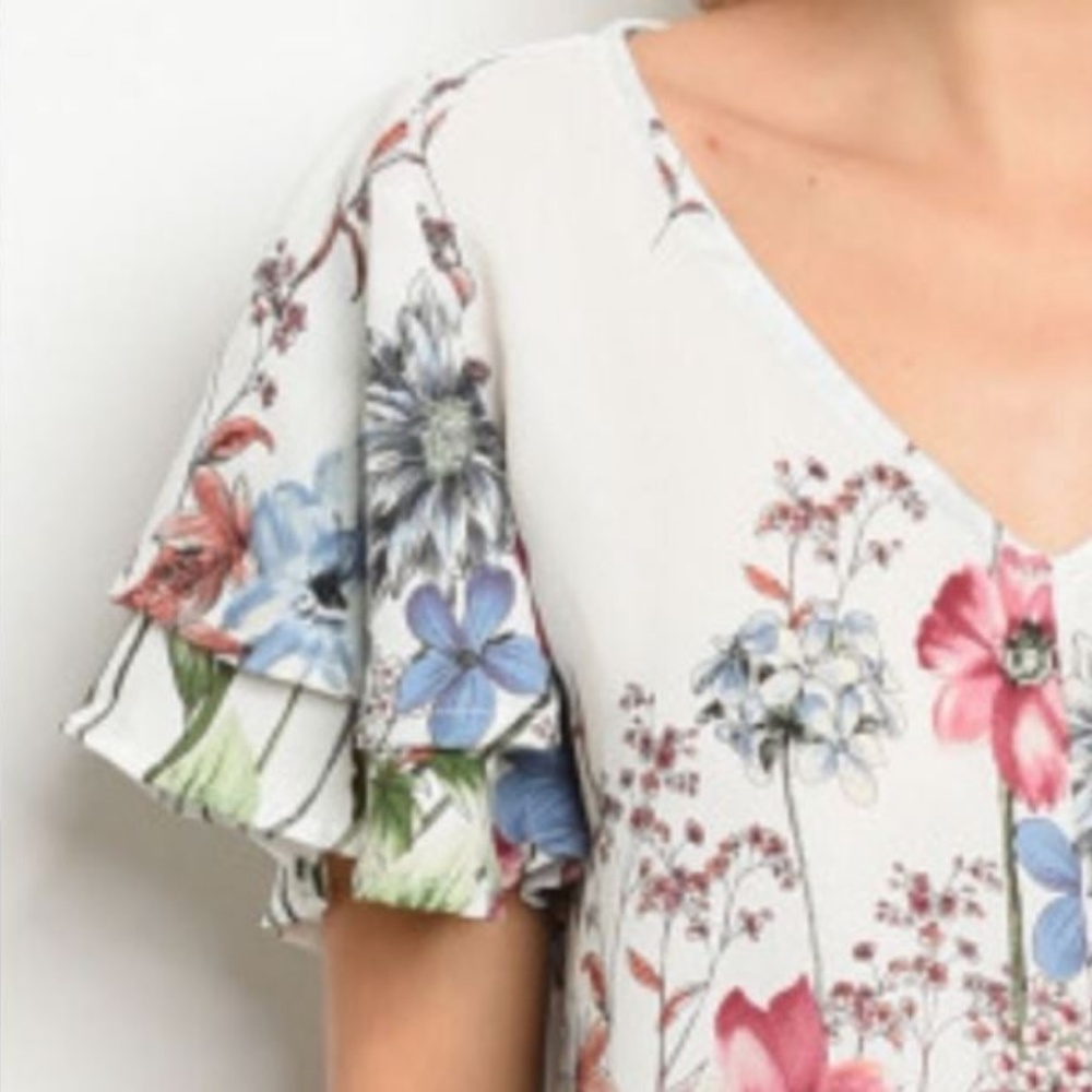 1 LEFT!  White front-tie floral top - Picture 2 of 3
